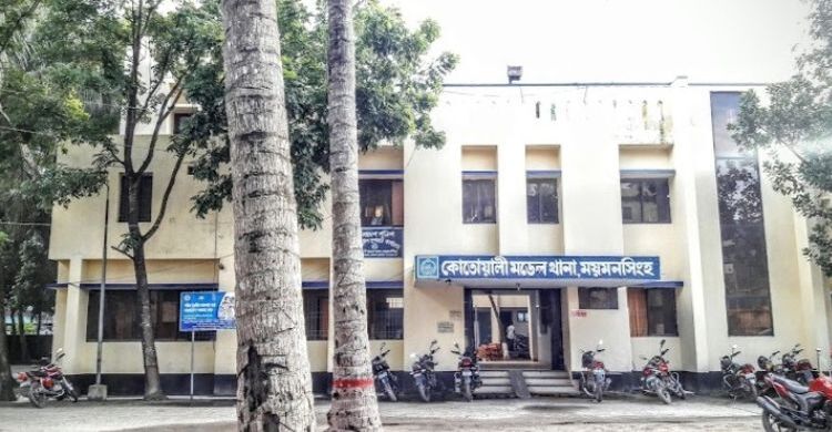 পুলিশকে এলোপাথাড়ি কুপিয়ে হাতকড়াসহ ছিনিয়ে নেওয়া হলো আসামিকে