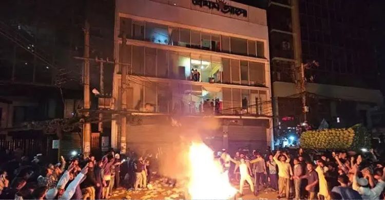 প্রথম আলো ও ডেইলি স্টারে হামলা, আরও ১১ আসামি কারাগারে