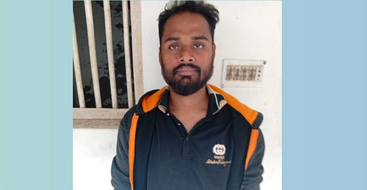 কুমিল্লায় স্ত্রীকে প্রকাশ্যে কুপিয়ে হত্যার অভিযোগ, স্বামী আটক