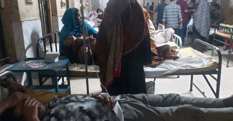 কারখানায় ইফতার খেয়ে অসুস্থ শতাধিক শ্রমিক