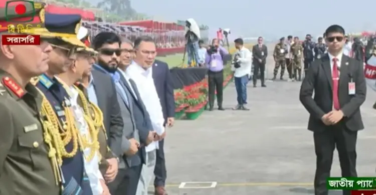 প্যারেড গ্রাউন্ডের কুচকাওয়াজে যোগ দিয়েছেন প্রধানমন্ত্রী