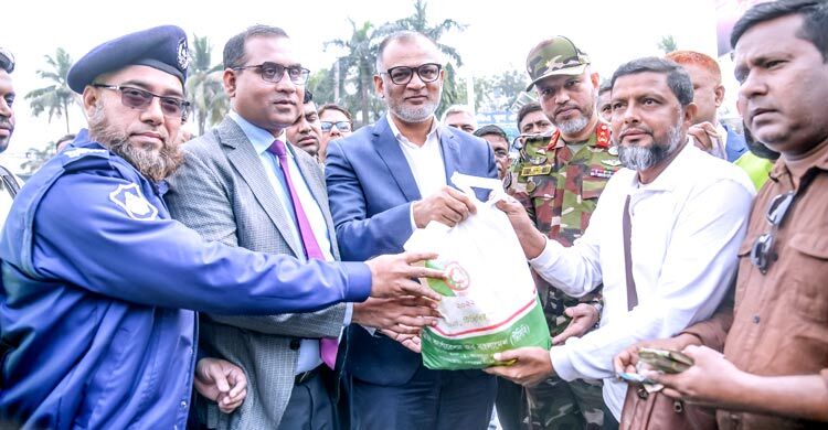 পুরো রমজানে টিসিবির ট্রাকসেল চালু থাকবে: বাণিজ্য উপদেষ্টা