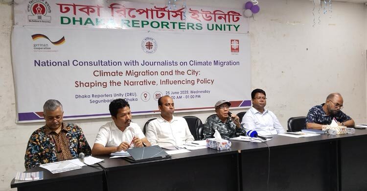 ‘দুর্যোগের শিকার উপকূলবাসী, শহরের জীবনেও নানা বঞ্চনা’