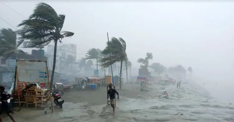 ঘূর্ণিঝড়ের আশঙ্কা কম, কাল উপকূল অতিক্রম করতে পারে গভীর নিম্নচাপ