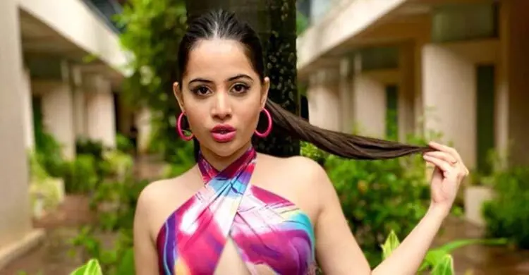 আসলেই কি ধর্ম পরিবর্তন করেছেন উর্ফি জাভেদ?
