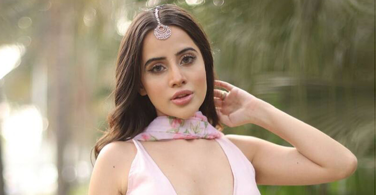 গীতাপাঠ করছেন উরফি, নিজ ধর্মের কাউকে বিয়ে করবেন না