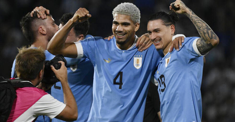 বলিভিয়াকে উড়িয়ে টানা তৃতীয় জয় উরুগুয়ের