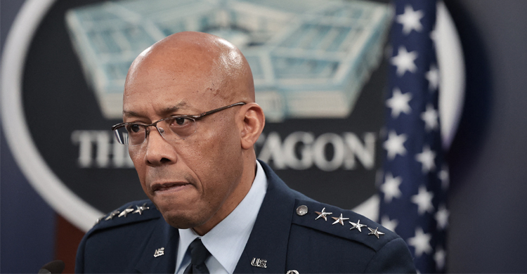 শীর্ষ জেনারেলকে বরখাস্ত করলেন ট্রাম্প