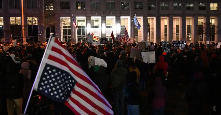 যুক্তরাষ্ট্রে অভিবাসনবিরোধী অভিযান জোরদার, বাড়ছে নিহতের সংখ্যা
