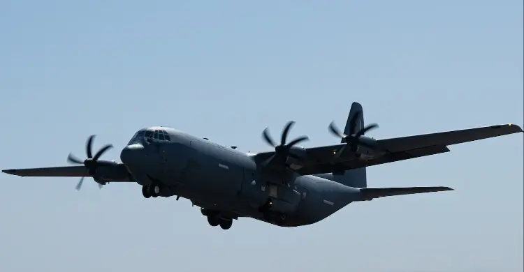 ইরানের হাতে পড়া ঠেকাতে নিজেদের ২ প্লেন ধ্বংস করেছে যুক্তরাষ্ট্র