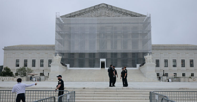 জন্মসূত্রে নাগরিকত্ব নিয়ে শুনানিতে সম্মত মার্কিন সুপ্রিম কোর্ট