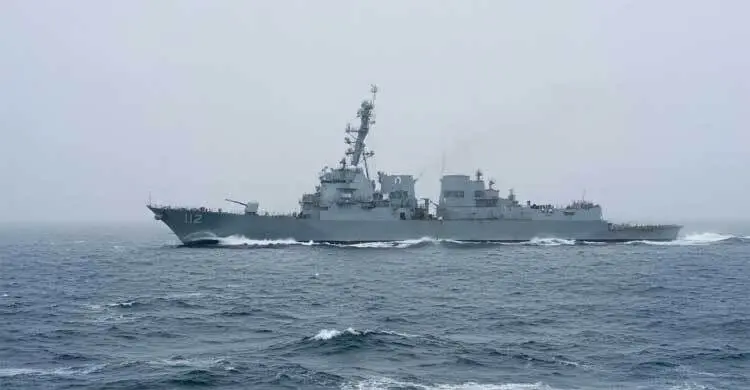 Iran forces US Navy destroyers to retreat from Strait of Hormuz