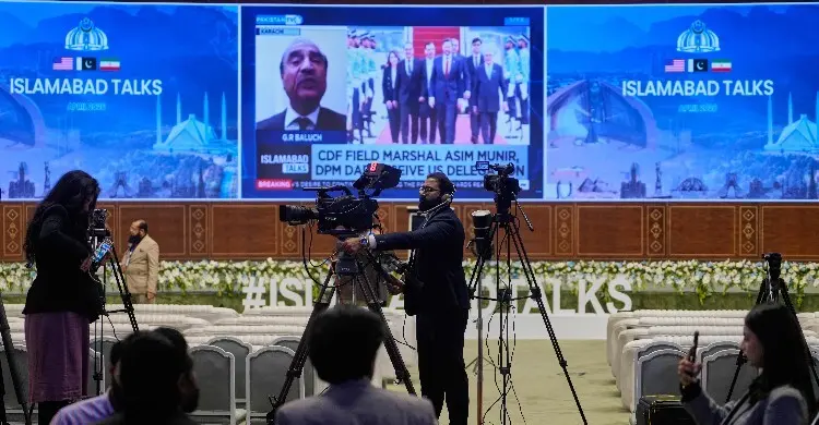 পাকিস্তানের উপস্থিতিতে যুক্তরাষ্ট্র-ইরান প্রথমদিনের আলোচনা শেষ