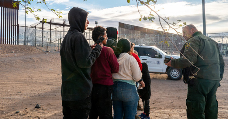 যুক্তরাষ্ট্রে অবৈধ অভিবাসী ধরা পড়লেই ৬ লাখ টাকা জরিমানা