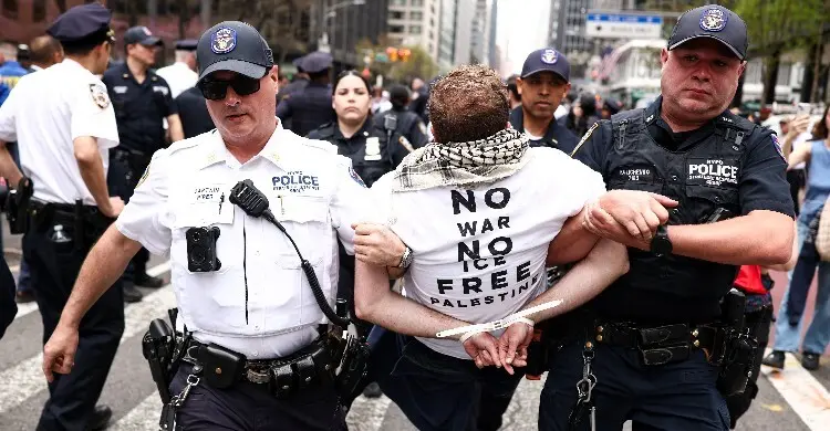 নিউইয়র্কে যুদ্ধবিরোধী বিক্ষোভ, আটক ১০০