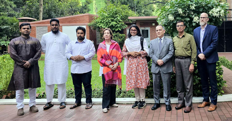 রাজনৈতিক নেতাদের সঙ্গে নিয়মিত বৈঠক করে যুক্তরাষ্ট্র