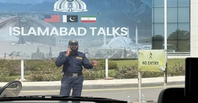 ইরানের অনুমতি ছাড়াই হরমুজ পার করলো মার্কিন নৌ-বাহিনীর জাহাজ