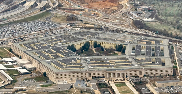 পেন্টাগনের নাম বদলে ‘যুদ্ধ দপ্তর’ রাখলেন ট্রাম্প