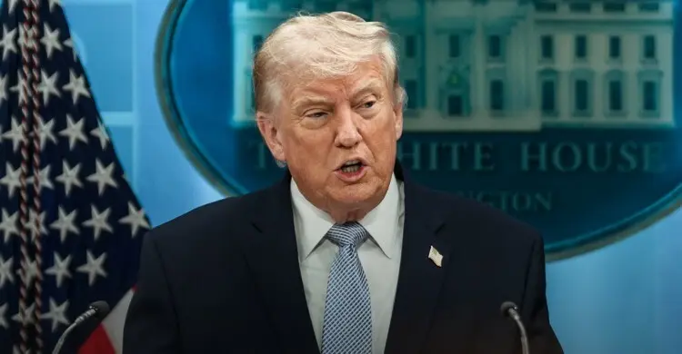 গুলির সঙ্গে ইরান যুদ্ধের সম্পর্ক নেই: ট্রাম্প