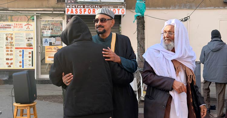 যুক্তরাষ্ট্রে ঈদ উদযাপন, বিশ্ববাসীর কল্যাণ কামনা করে মোনাজাত