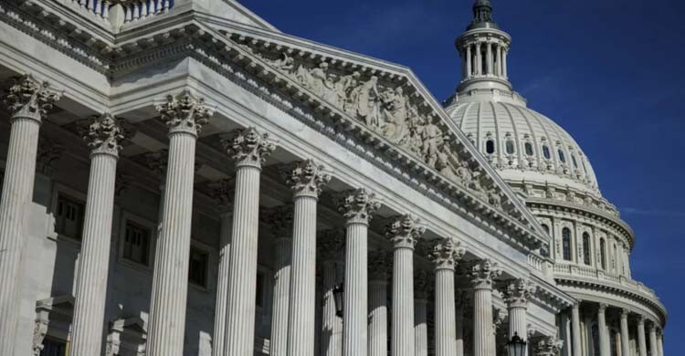 শাটডাউন অবসানে ১.২ ট্রিলিয়ন ডলারের বিলে ট্রাম্পের স্বাক্ষর