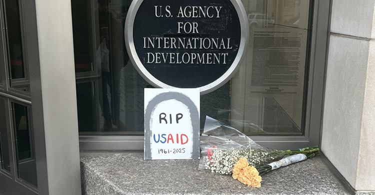 বিদেশি সাহায্যের পতন: সংকট নাকি সুযোগ?