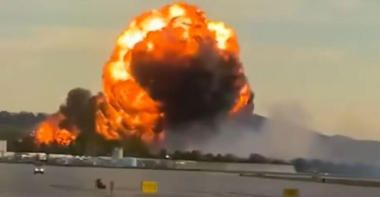 7 killed as cargo plane crashes in US