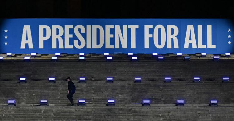 Harris, Trump fight through final campaign hours