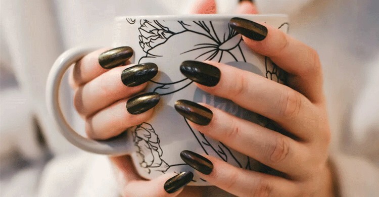 জেল নেইল পলিশ তোলার সঠিক পদ্ধতি