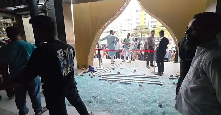 গুজব ছড়িয়ে উত্তরায় রাতভর মার্কেটে হামলা-লুটপাট, পরিস্থিতি থমথমে