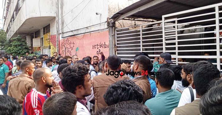 স্কুল ছুটির সময় ঘটে দুর্ঘটনা, প্রচুর আহত আসছেন উত্তরা মেডিকেলে