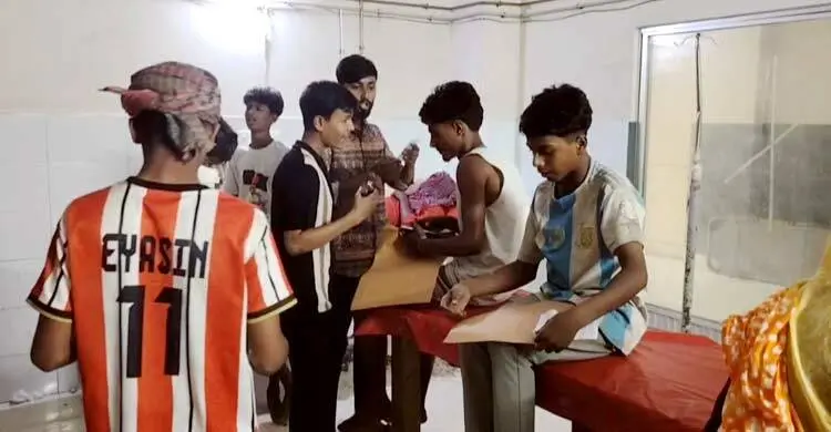 আম পাড়াকে কেন্দ্র করে সংঘর্ষ, আহত ২০
