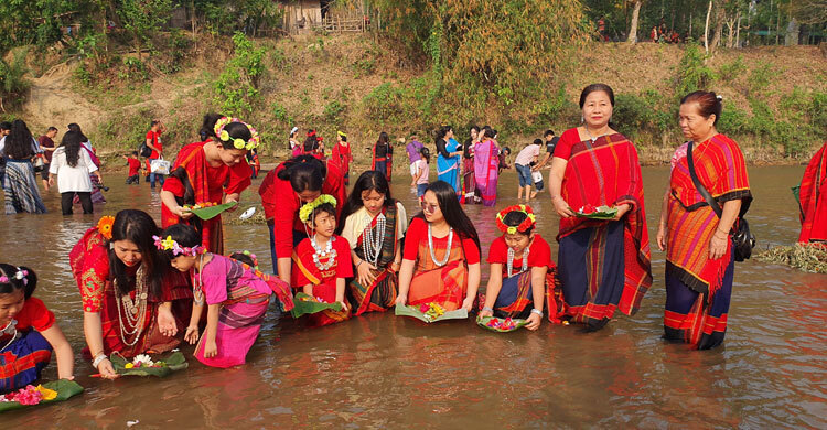 বৈসাবি ঘিরে পাহাড়ে লেগেছে উৎসবের রঙ