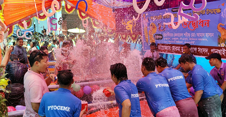 বৈসাবি ঘিরে পাহাড়ে লেগেছে উৎসবের রঙ