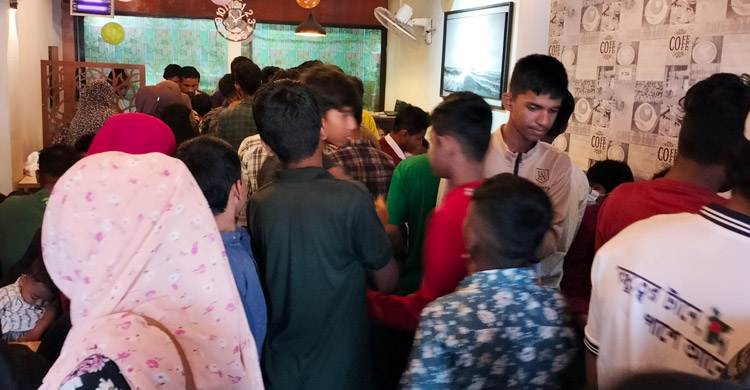 ভালোবাসা দিবসে ভৈরবে ১৪ টাকায় পিৎজা