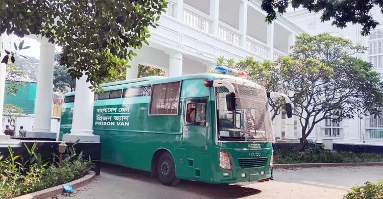 কড়া নিরাপত্তায় ট্রাইব্যুনালে ১০ সেনা কর্মকর্তা