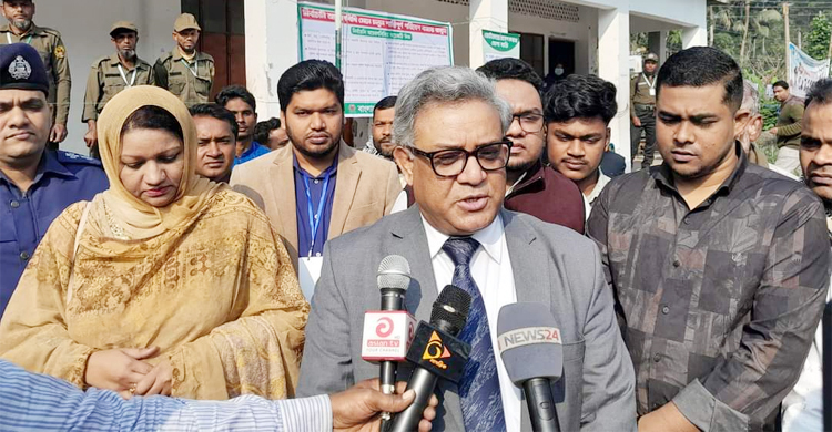 অন্যদের উদ্বুদ্ধ করতে ভোট দিতে এসেছি: ঢাবি উপাচার্য