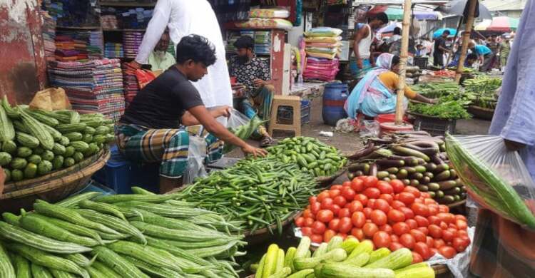 রাজধানীর বাজারে বেড়েছে সবজির দাম