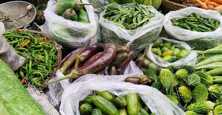 ‘ক্রেতা কম বাজারে, তারপরও সবজির দাম কমছে না’