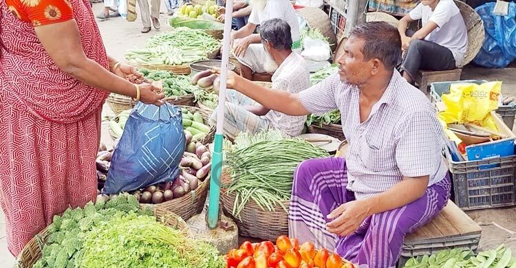 শীতের সবজিতে বাজারে স্বস্তি, কেজিতে দাম কমেছে ২০ টাকা