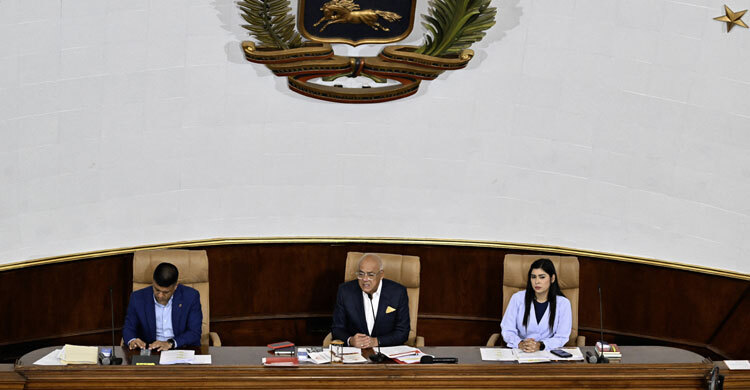 Venezuela lawmakers back oil sector opening to meet Trump demand