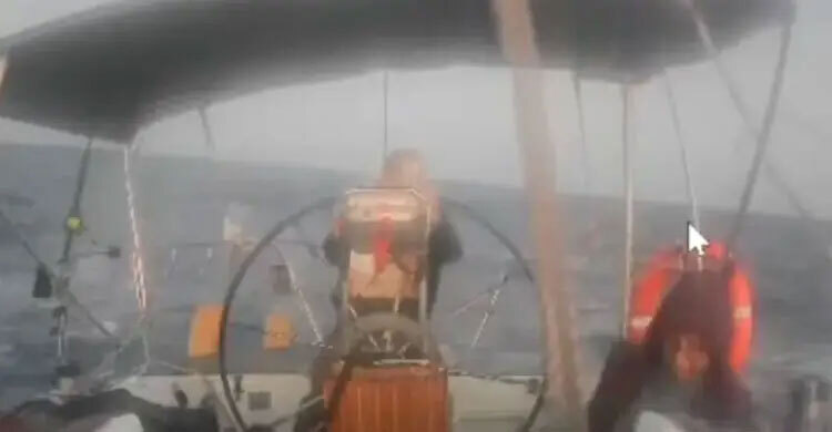 Last flotilla boat sails to Gaza after Israeli interceptions