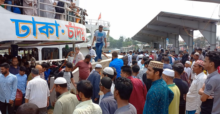 লঞ্চে নাড়ির টানে বাড়ি ফেরা শুরু