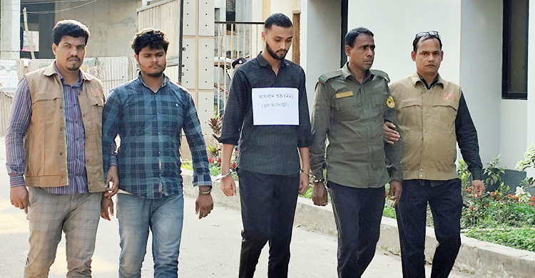 ভ্রাম্যমাণ আদালত পরিচালনার পোস্ট দিয়ে আটক ভুয়া ম্যাজিস্ট্রেট