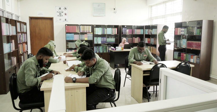 বিদেশে নার্স পাঠানোর নতুন দুয়ার ‘আমজাদ খান চৌধুরী নার্সিং কলেজ’