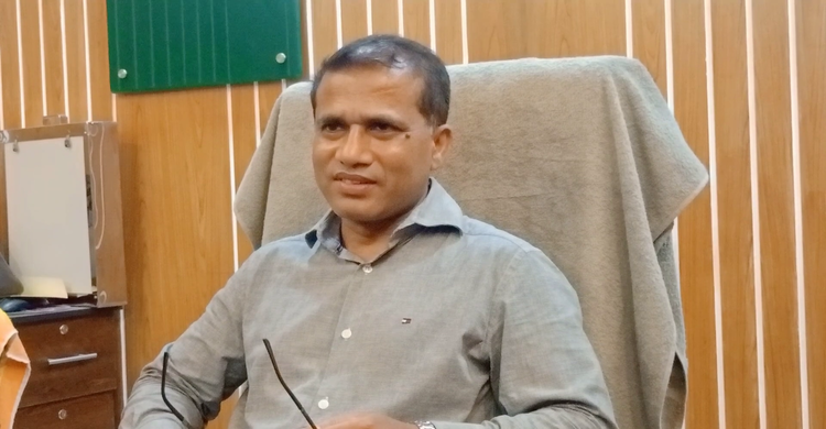 টেন্ডারে নয়-ছয়, সাংবাদিকদের তোপের মুখে হাসপাতাল তত্বাবধায়ক