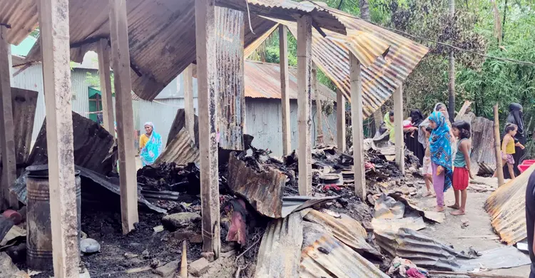 শিশু মুজাহিদ হত্যা: এবার ঘরে আগুন দিয়ে মাকে হত্যাচেষ্টার অভিযোগ