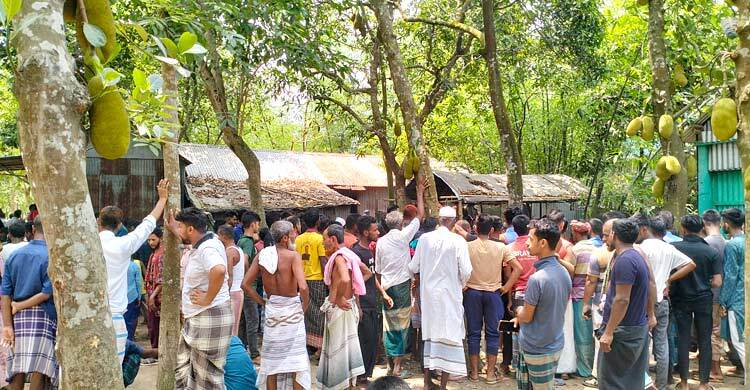 মাজারের পাশে মিললো ভক্তের রক্তাক্ত মরদেহ