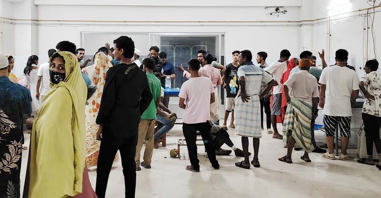 ভৈরবে মসজিদের মাইকে ঘোষণা দিয়ে দু’পক্ষের সংঘর্ষ, আহত ৫০