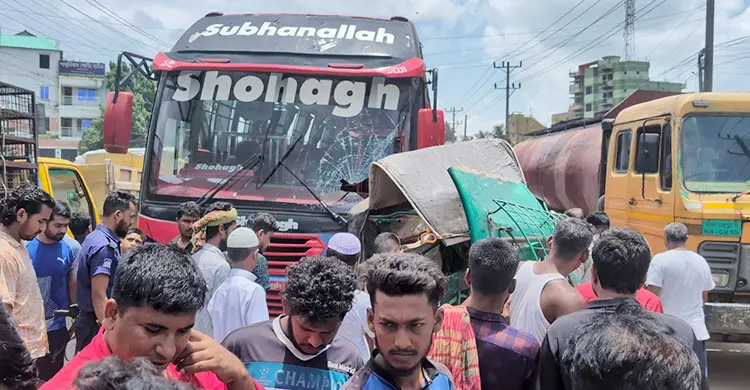 এক বাস নিয়ন্ত্রণ হারিয়ে একাধিক যানবাহনে ধাক্কা, আহত ১৫